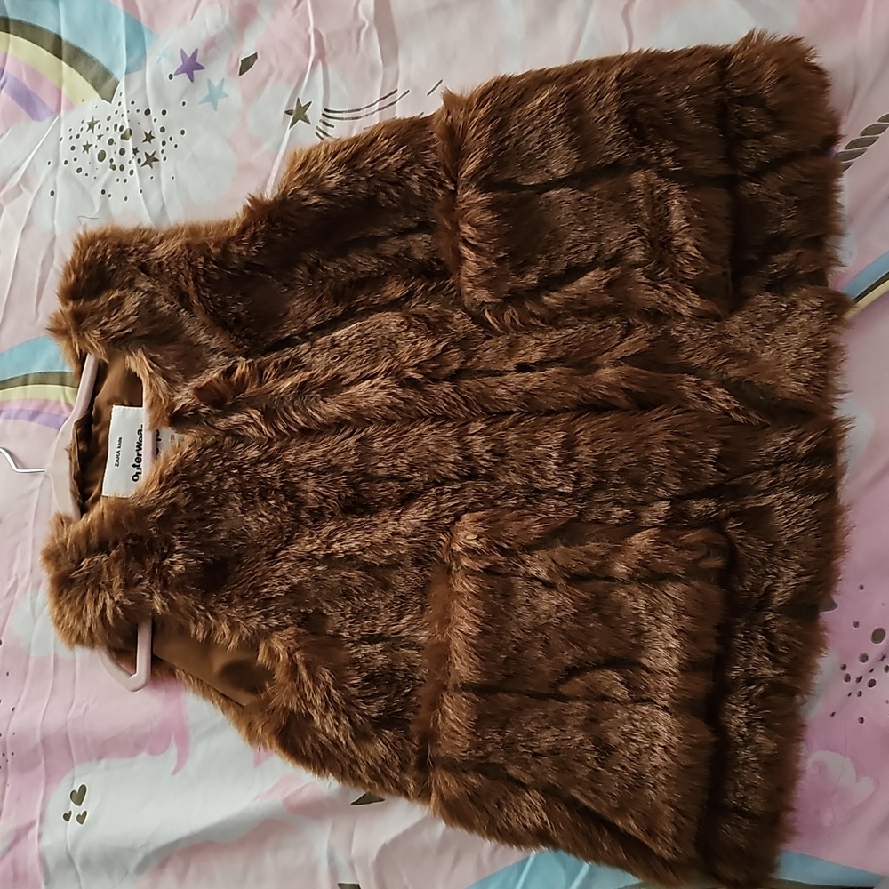 Zara, Girl vest, size 6-7, brown color.